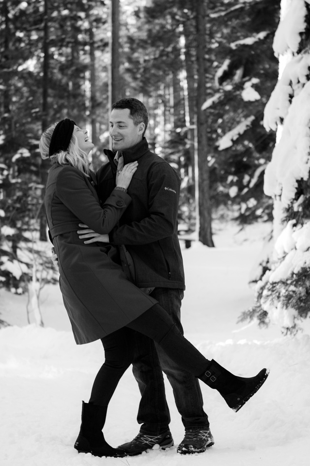 
Snow Engagement Session in Lake Tahoe - A Winter Wonderland
