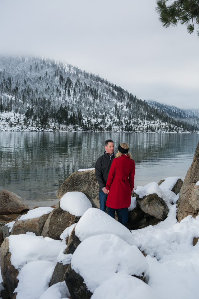 
Snow Engagement Session in Lake Tahoe - A Winter Wonderland
